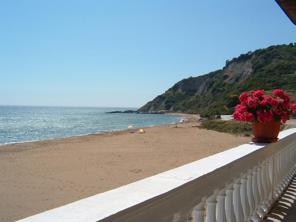 Aparthotel Angeliki Vitaládes Esterno foto